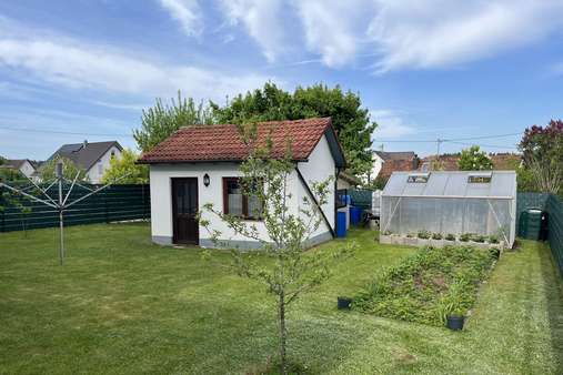 Geräteschuppen und Gewächshaus Geräteschuppen und Gewächshaus - Einfamilienhaus in 78598 Königsheim mit 130m² kaufen