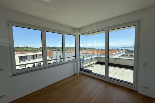 Zimmer mit Ausgang zur Dachterrasse - Penthouse-Wohnung in 88662 Überlingen mit 123m² kaufen