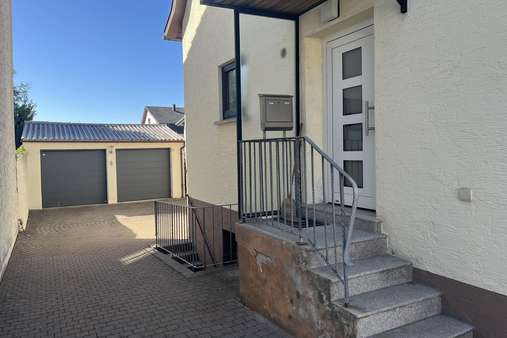 Hauseingang Hauseingang - Einfamilienhaus in 78647 Trossingen mit 161m² kaufen