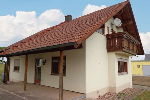 Seitenansicht - Einfamilienhaus in 78664 Eschbronn mit 131m² kaufen
