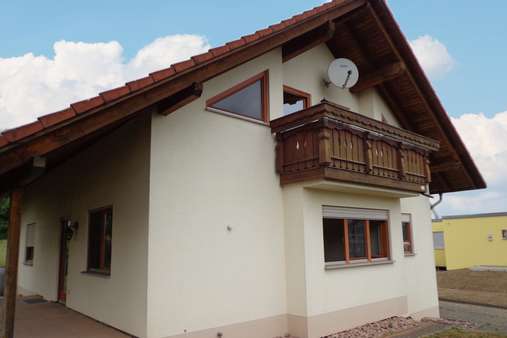 Seitenansicht - Einfamilienhaus in 78664 Eschbronn mit 131m² kaufen
