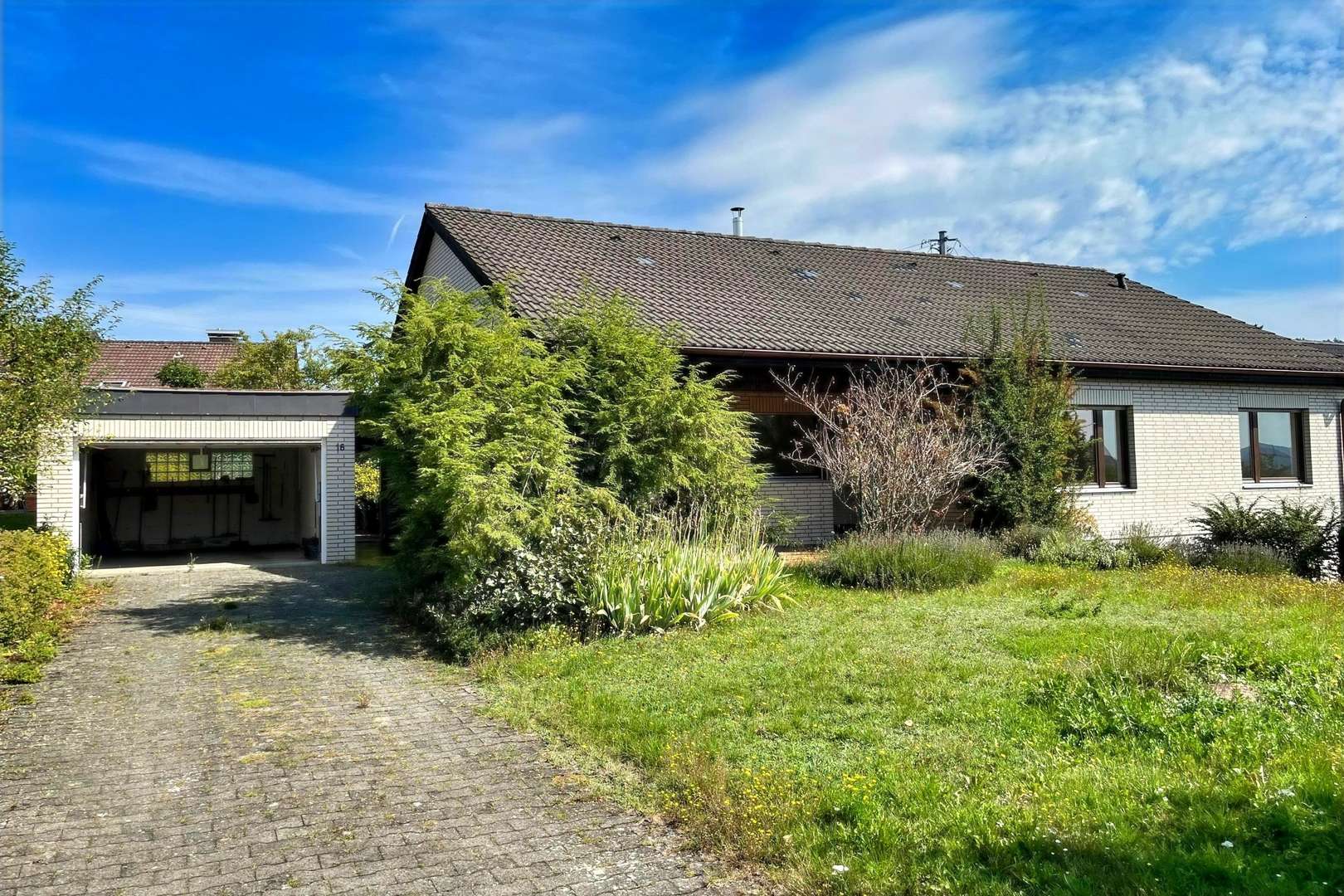 Außenansicht mit Garage - Einfamilienhaus in 78573 Wurmlingen mit 127m² kaufen