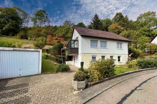 Garage und Hofeinfahrt - Einfamilienhaus in 78570 Mühlheim mit 106m² kaufen