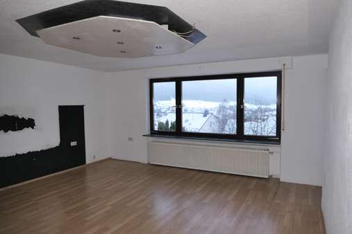 Wohnzimmer EG - Zweifamilienhaus in 78564 Wehingen mit 136m² kaufen