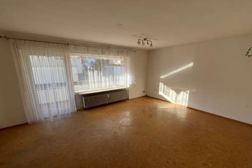 Wohnzimmer - Etagenwohnung in 78573 Wurmlingen mit 90m² kaufen