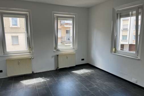 Wohnzimmer EG - Zweifamilienhaus in 78532 Tuttlingen mit 212m² kaufen