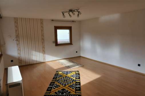 Wohnzimmer - Bungalow in 78564 Wehingen mit 97m² kaufen