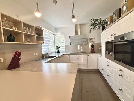Moderne und geräumige Küche - Erdgeschosswohnung in 88356 Ostrach mit 118m² kaufen