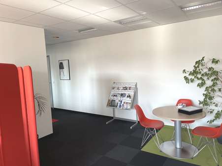 Eingangsbereich mit Empfang Eingangsbereich mit Empfang - Büro in 88348 Bad Saulgau mit 121m² mieten