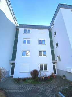 Gepflegter Hauseingang - Etagenwohnung in 72488 Sigmaringen mit 74m² kaufen