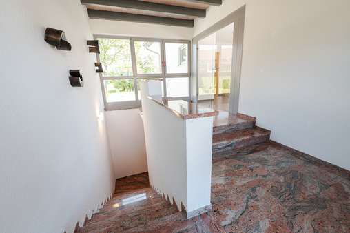 Eleganter Eingangsbereich - Einfamilienhaus in 72505 Krauchenwies mit 192m² kaufen