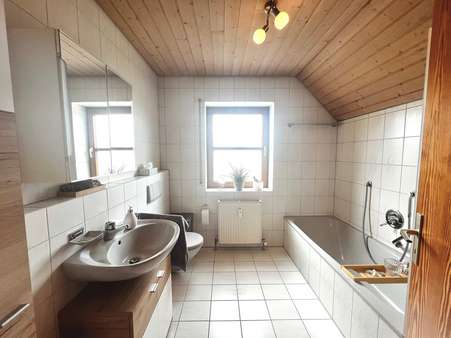 Badezimmer - Etagenwohnung in 72511 Bingen mit 69m² kaufen