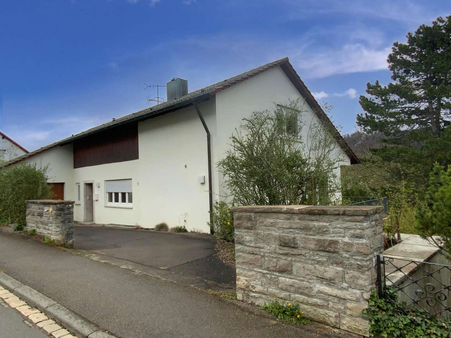 Vorderansicht Vorderansicht - Einfamilienhaus in 72458 Albstadt mit 353m² kaufen