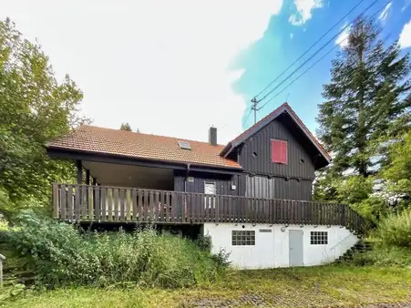 Idyllisches Gruppenhaus im Grünen