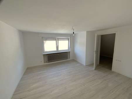 Schlafzimmer  - Dachgeschosswohnung in 72461 Albstadt mit 94m² kaufen