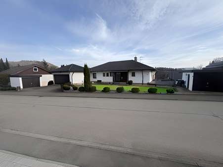 Außenansicht - Einfamilienhaus in 72461 Albstadt mit 213m² kaufen