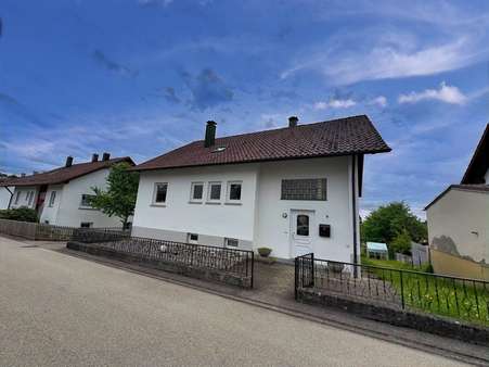 Vorderansicht - Einfamilienhaus in 72469 Meßstetten mit 180m² kaufen