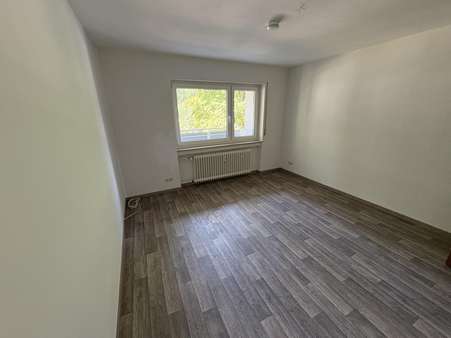 Zimmer Zimmer - Etagenwohnung in 72461 Albstadt mit 91m² kaufen