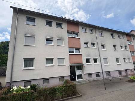 Hausansicht Hausansicht - Etagenwohnung in 72458 Albstadt mit 56m² kaufen