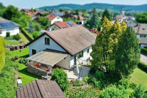 Haus mit Terrasse und Garten Haus mit Terrasse und Garten - Einfamilienhaus in 72414 Rangendingen mit 140m² kaufen