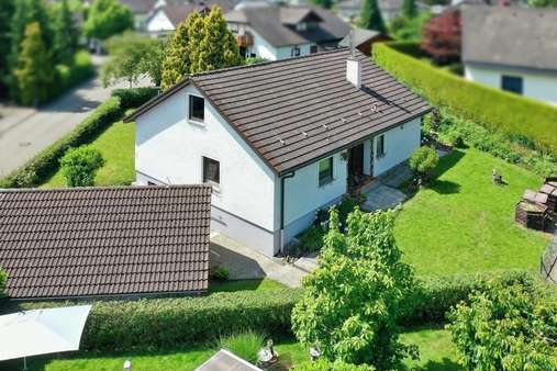 Hausrückseite mit Eingang Hausrückseite mit Eingang - Einfamilienhaus in 72414 Rangendingen mit 140m² kaufen