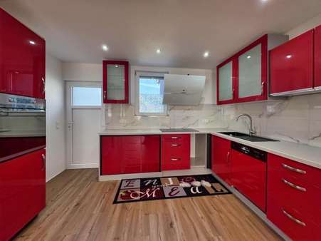 Küche mit Tür auf die Terrasse Küche mit Tür auf die Terrasse - Wohnung in 72379 Hechingen mit 90m² kaufen