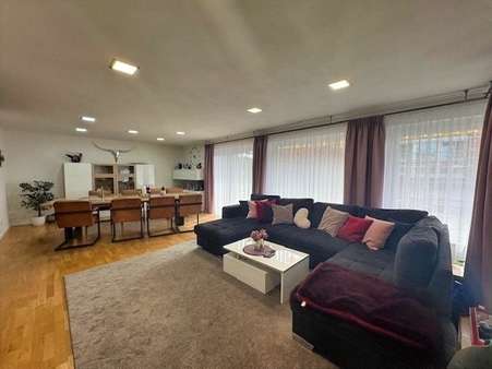 Wohn-/ Esszimmer Wohn-/ Esszimmer - Etagenwohnung in 72336 Balingen mit 119m² kaufen