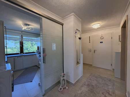 Flur (Blick von Wohnzimmer) - Etagenwohnung in 72379 Hechingen mit 66m² kaufen