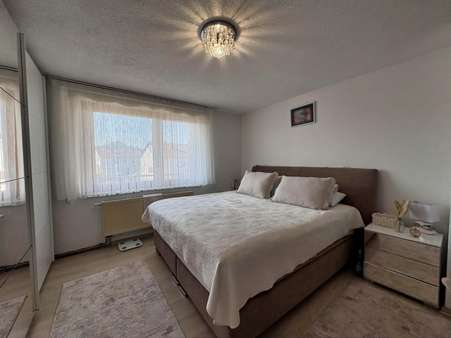 Schlafzimmer - Etagenwohnung in 72379 Hechingen mit 66m² kaufen