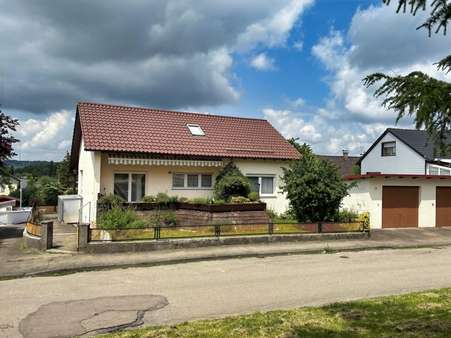 Außenansicht - Einfamilienhaus in 72461 Albstadt mit 120m² kaufen