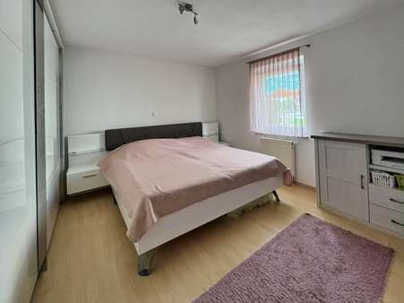 Schlafzimmer Schlafzimmer - Etagenwohnung in 72406 Bisingen mit 99m² kaufen