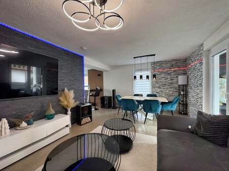 Wohn- und Esszimmer Wohn- und Esszimmer - Etagenwohnung in 72406 Bisingen mit 99m² kaufen