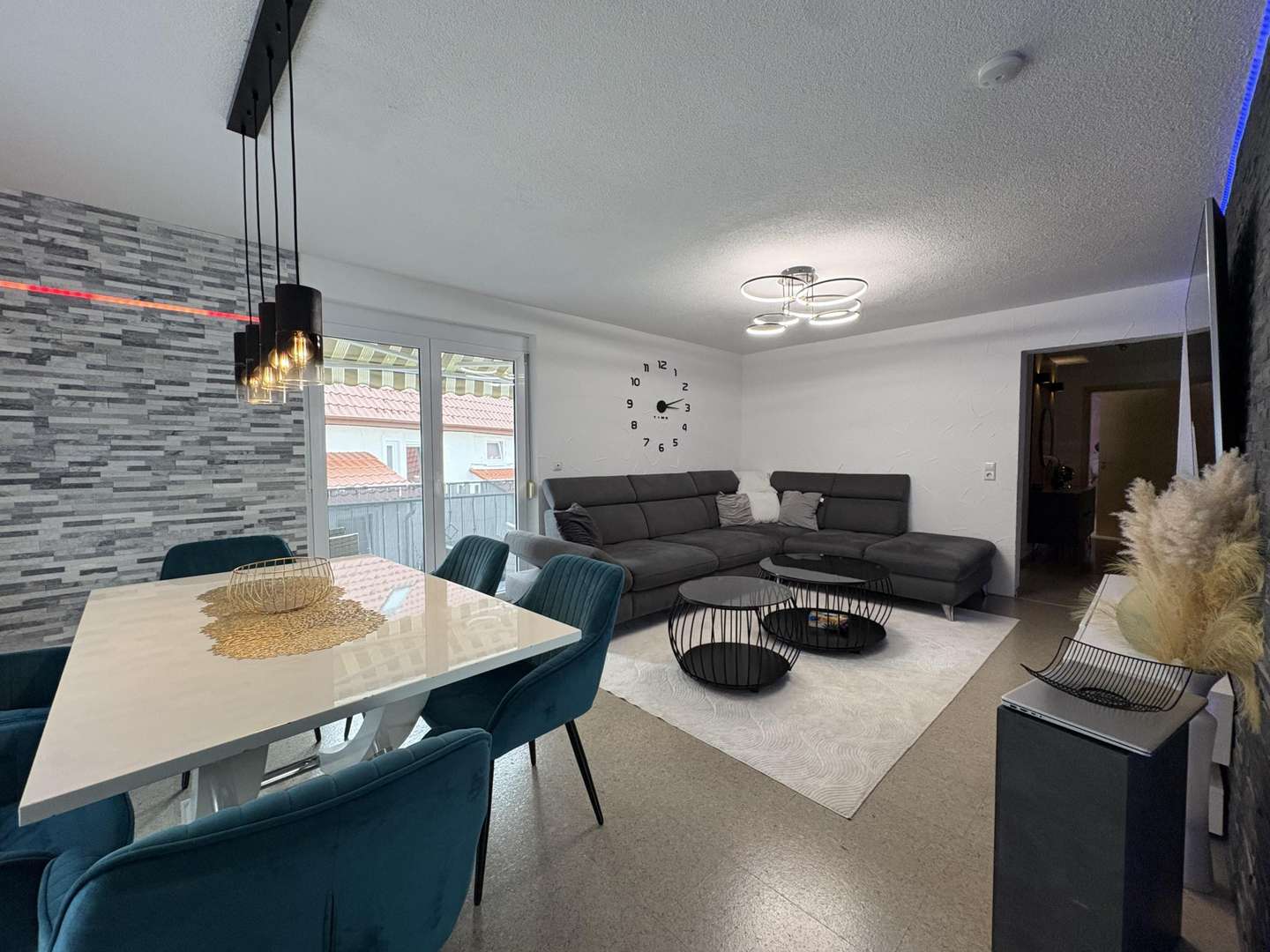 Wohn- und Esszimmer Wohn- und Esszimmer - Etagenwohnung in 72406 Bisingen mit 99m² kaufen
