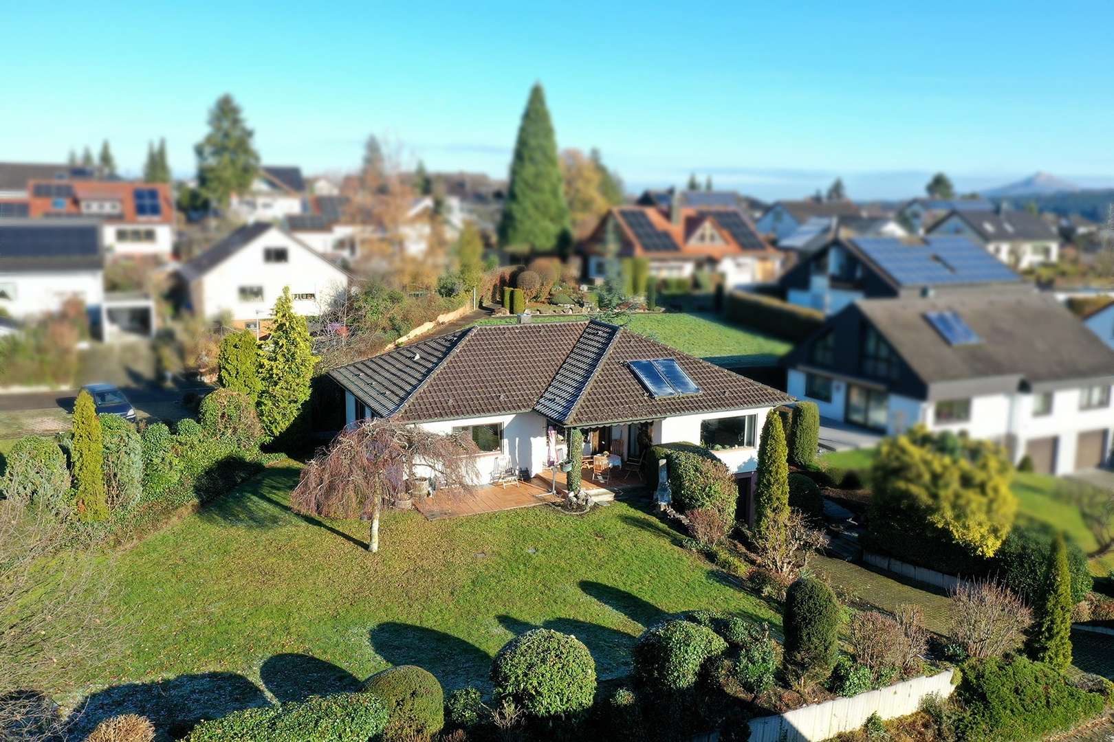 Titelbild Titelbild - Bungalow in 72336 Balingen mit 99m² kaufen