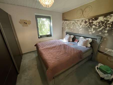 Schlafzimmer - Erdgeschosswohnung in 72461 Albstadt mit 89m² kaufen