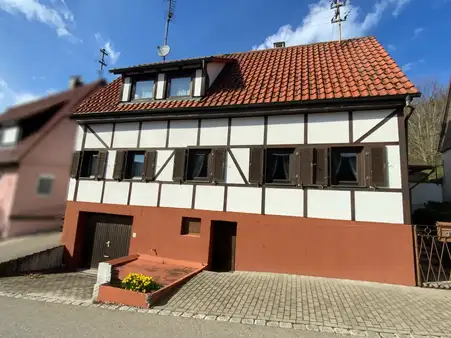 Gemütliches Zweifamilienhaus in Meßst.-Tieringen