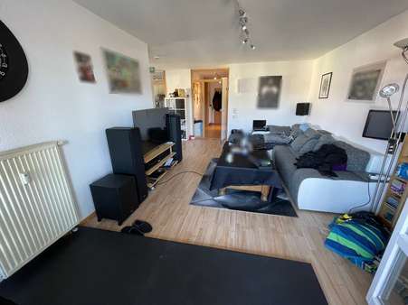 Wohnzimmer - Etagenwohnung in 72379 Hechingen mit 74m² kaufen