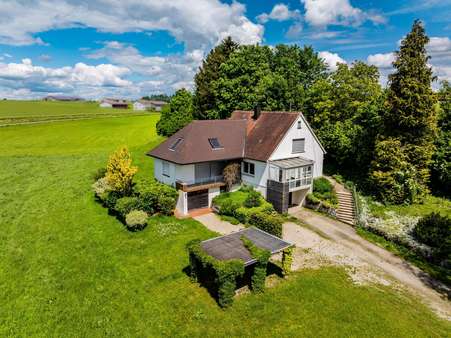 Südwestansicht fern - Einfamilienhaus in 88471 Laupheim mit 250m² kaufen