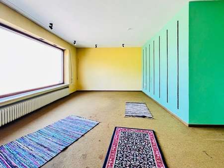 Großes Zimmer im EG - Zweifamilienhaus in 88400 Biberach mit 263m² kaufen