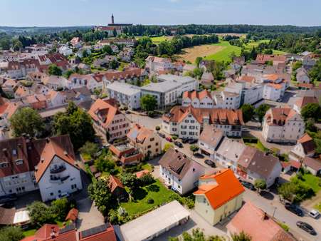 Aufnahme mit Weitblick - Mehrfamilienhaus in 88416 Ochsenhausen mit 214m² kaufen