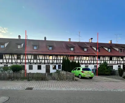 Zwei Reihenhäuser mit großem Raumangebot und zwei Stellplätzen!