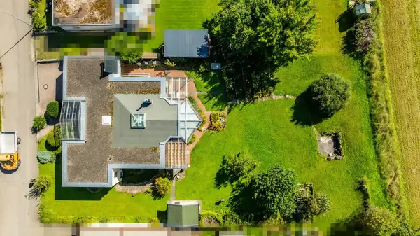 360°  |  Großzügiger Flachdachbungalow mit Wintergarten in Biberach 