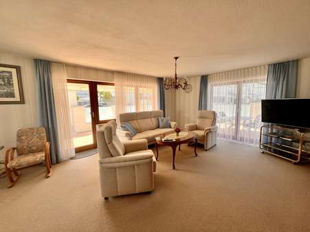 Erdgeschoss Wohnzimmer - Mehrfamilienhaus in 88427 Bad Schussenried mit 318m² kaufen