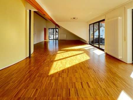 Wohn- und Essbereich - Dachgeschosswohnung in 88447 Warthausen mit 122m² kaufen