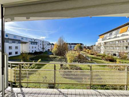 Ausblick Westbalkon - Etagenwohnung in 88471 Laupheim mit 58m² kaufen
