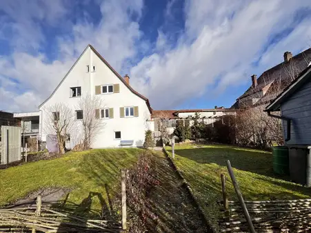Bezugsfreie Doppelhaushälfte mit eigenem Charme