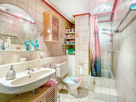 Badezimmer - Maisonette-Wohnung in 76131 Karlsruhe mit 42m² kaufen