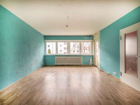 Wohnzimmer Ansicht 2 x - Erdgeschosswohnung in 76227 Karlsruhe / Durlach-Aue mit 95m² kaufen