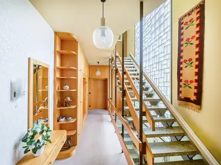 Viel Platz, viel Potenzial: Einfamilienhaus mit Pool und Wellnessbereich in Toplage