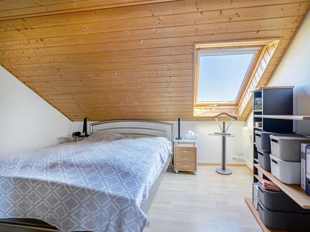 Schlafzimmer 1 - Dachgeschosswohnung in 76661 Philippsburg mit 78m² kaufen